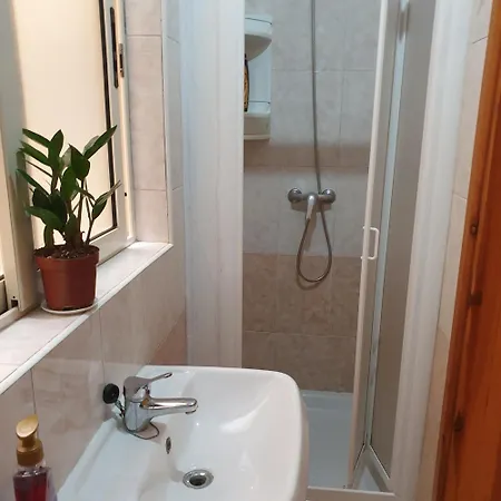 Spacious 2 Bedroom Flat Close To Sea And Tourism Hub *