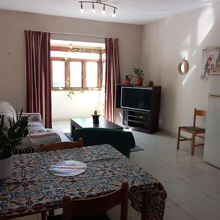 Spacious 2 Bedroom Flat Close To Sea And Tourism Hub